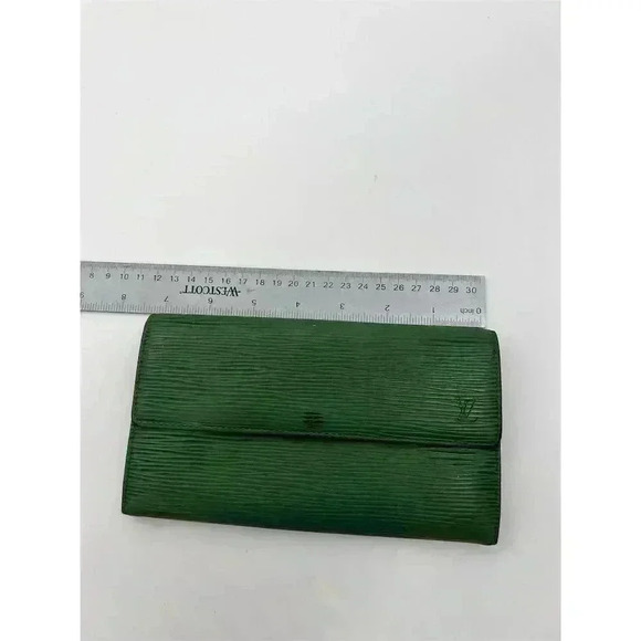 Louis Vuitton Accessories - Louis Vuitton Epi Leather Unisex Wallet Green Credit Card Holder
